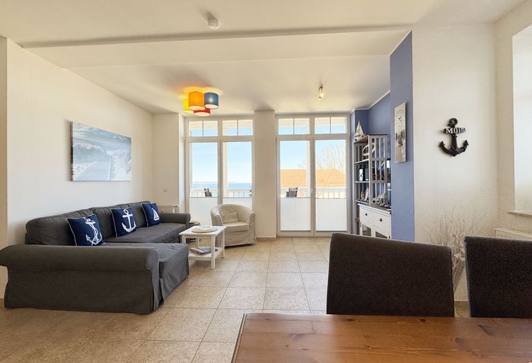 Blick auf den gemütlichen Wohnbereich