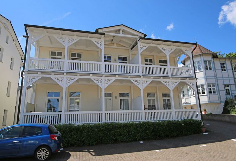 Blick vom Parkplatz zur Villa Heimkehr