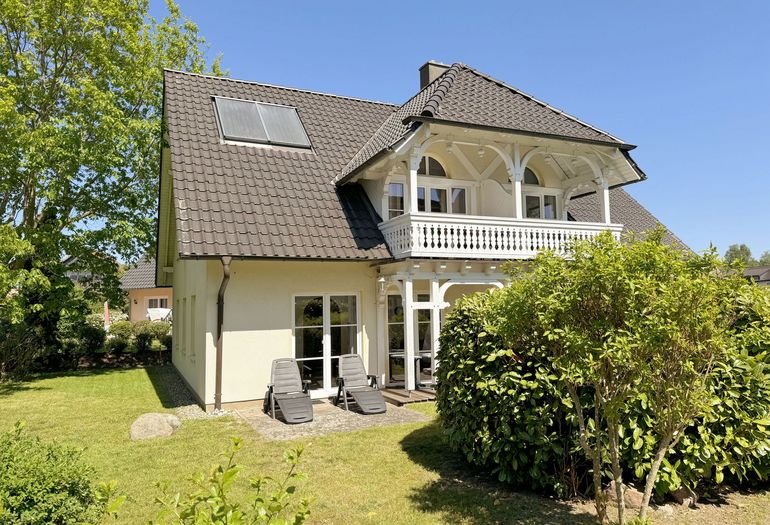 Haus Rügenwind mit 5 Ferienwohnungen Haus Rügenwind mit 5 Ferienwohnungen