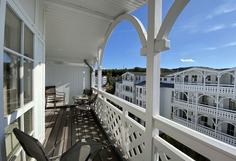 bestuhlter Balkon