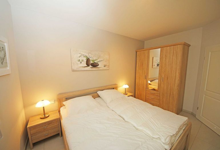 Schlafzimmer mit Doppelbett