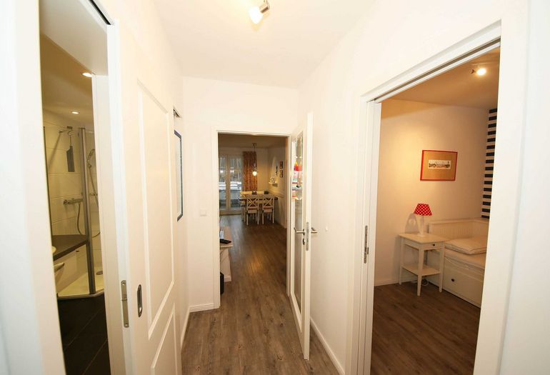 großzügiger Flurbereich mit Garderobe