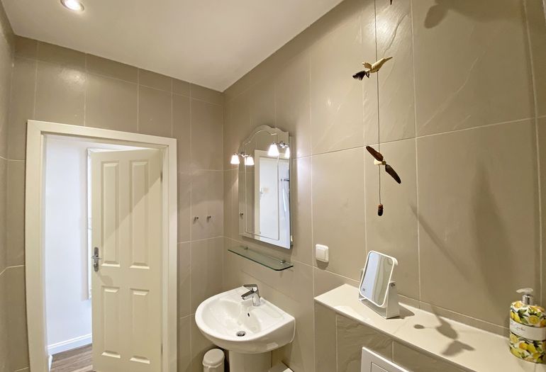 Badezimmer mit Waschbecken