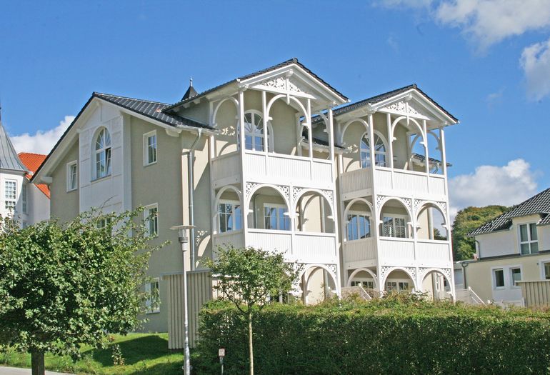 Blick von der Straße auf die Villa Wilhelmine