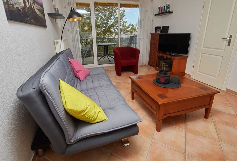Ferienwohnung Strandstrasse 8/4 mit Balkon Ferienwohnung Strandstrasse 8/4 mit Balkon