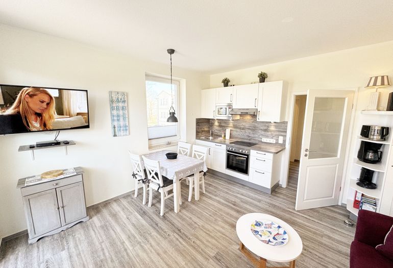 Wohnbereich mit integrierter Küchenzeile Wohnbereich mit integrierter Küchenzeile