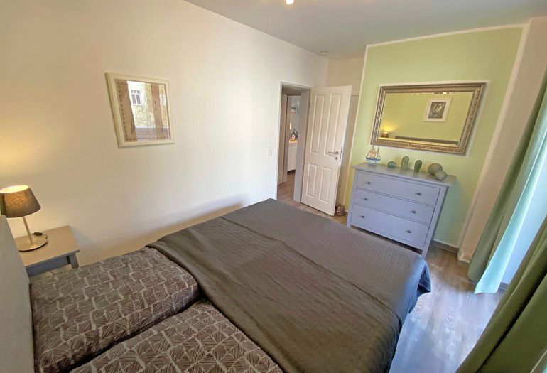 Schlafzimmer mit Doppelbett