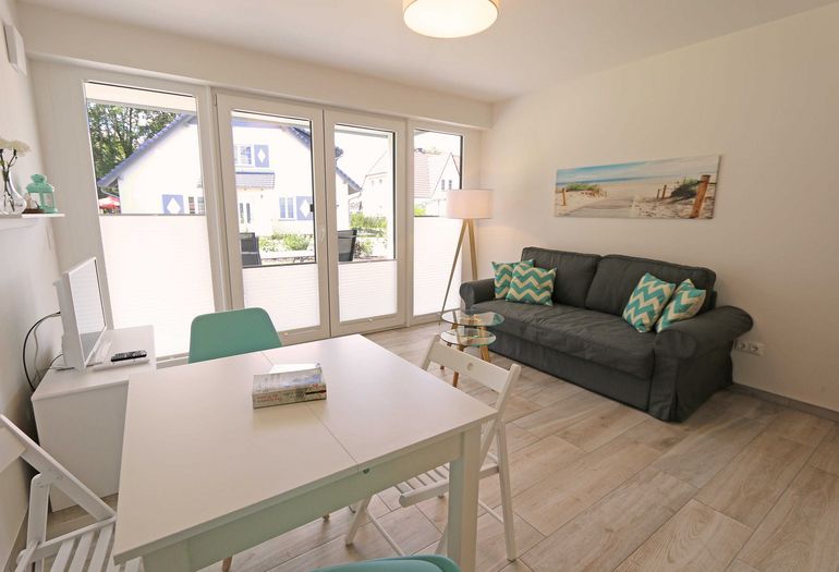 Wohnbereich mit kleiner Couch