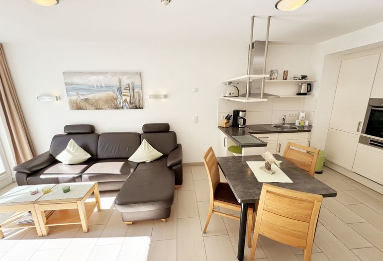 gemütliches Wohnzimmer mit Couch