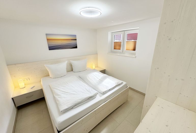 2. Schlafzimmer mit Doppelbett