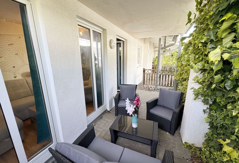 Terrasse mit Bestuhlung