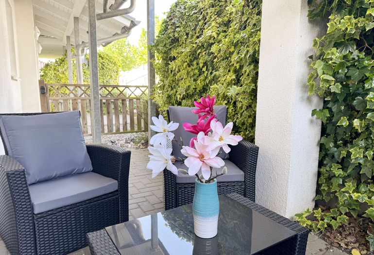 Terrasse mit Bestuhlung