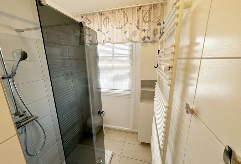 Badezimmer mit Dusche Badezimmer mit Dusche