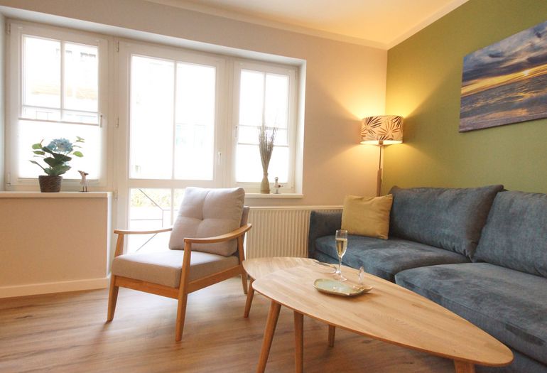 Wohnzimmer mit Sessel