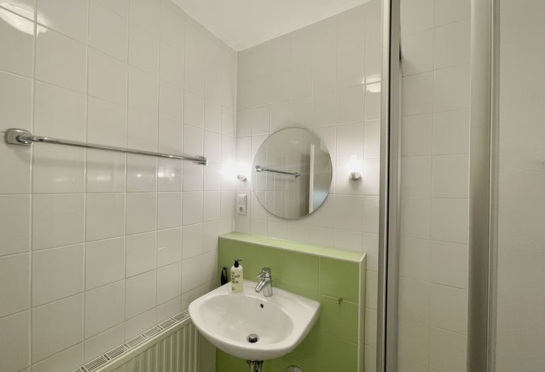 Badezimmer mit Waschbecken Badezimmer mit Waschbecken