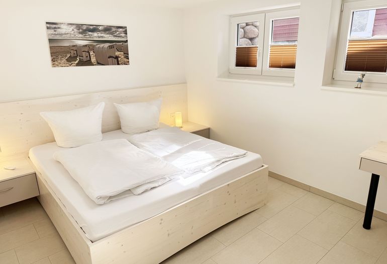 2.Schlafzimmer mit Doppelbett