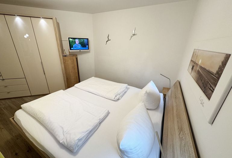 Schlafzimmer mit Kleiderschrank Schlafzimmer mit Kleiderschrank