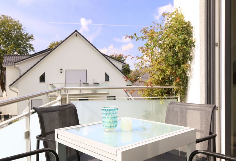 Haus Düne WE 07 gemütlicher Balkon mit Bestuhlung