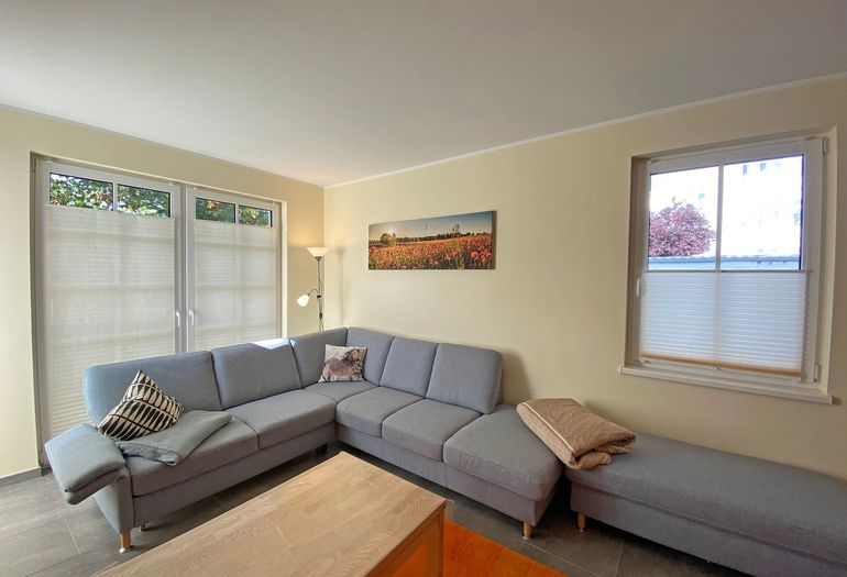 Wohnzimmer mit großer Couch Wohnzimmer mit großer Couch