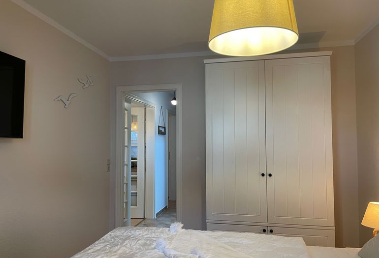 Schlafzimmer mit Kleiderschrank Schlafzimmer mit Kleiderschrank