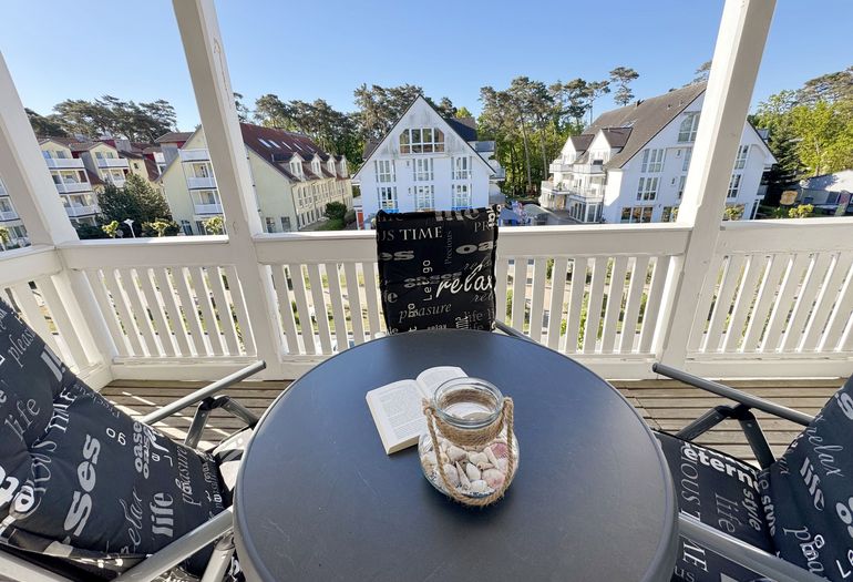 Balkon mit Blick auf die Strandstraße