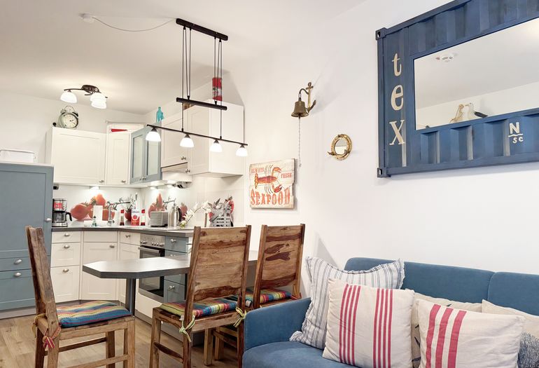 gemütlicher Essplatz mit Stühlen