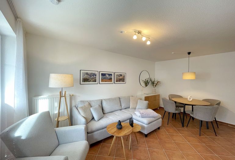Wohnzimmer mit Sessel