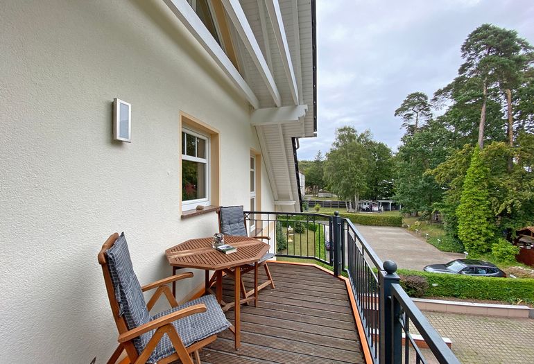 bestuhlter Balkon in ruhiger Lage bestuhlter Balkon in ruhiger Lage