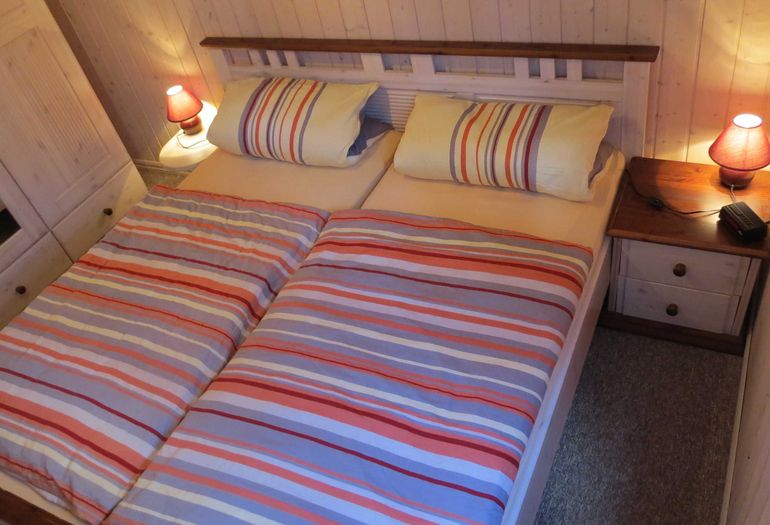 Schlafzimmer mit Doppelbett Schlafzimmer mit Doppelbett