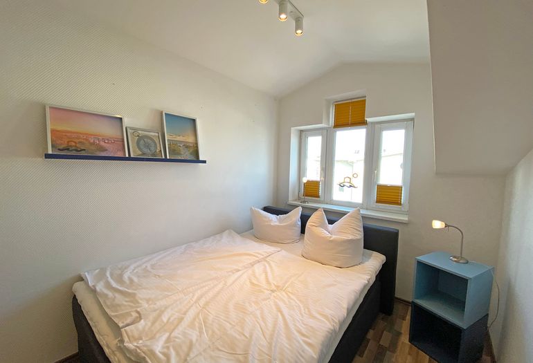 2. Schlafzimmer mit Doppelbett