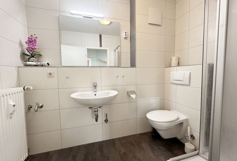 Badezimmer mit WC Badezimmer mit WC