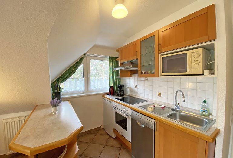 Küchenzeile mit Backofen Küchenzeile mit Backofen