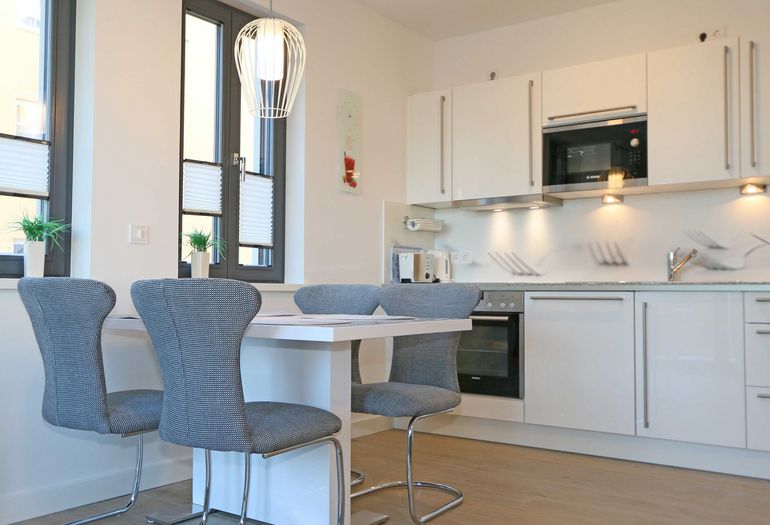 Küchenzeile mit Backofen Küchenzeile mit Backofen