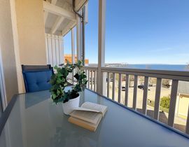 Villa Bergfrieden - Whg. 06 mit Balkon & Meerblick