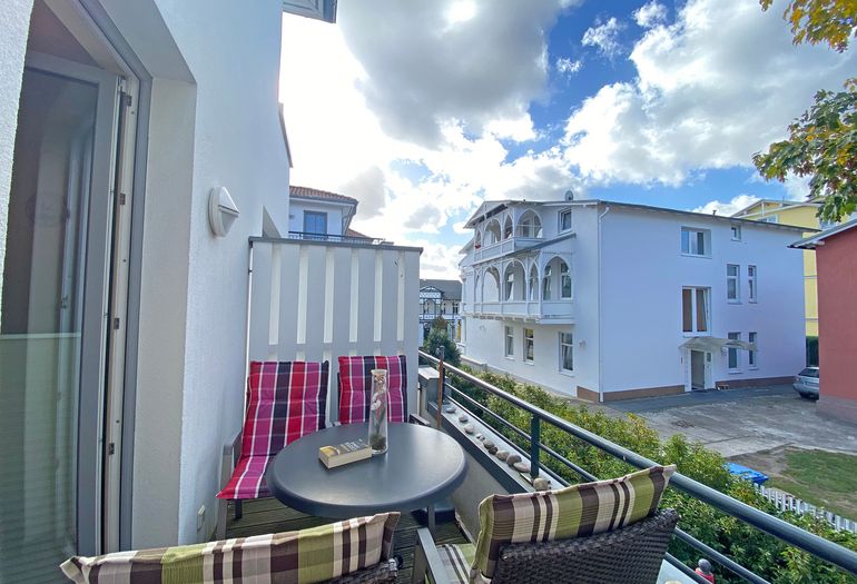 bestuhlter Balkon