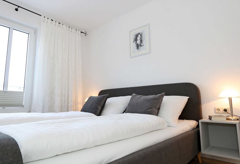 Schlafzimmer mit Doppelbett