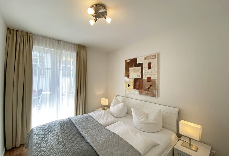 Schlafzimmer mit Doppelbett