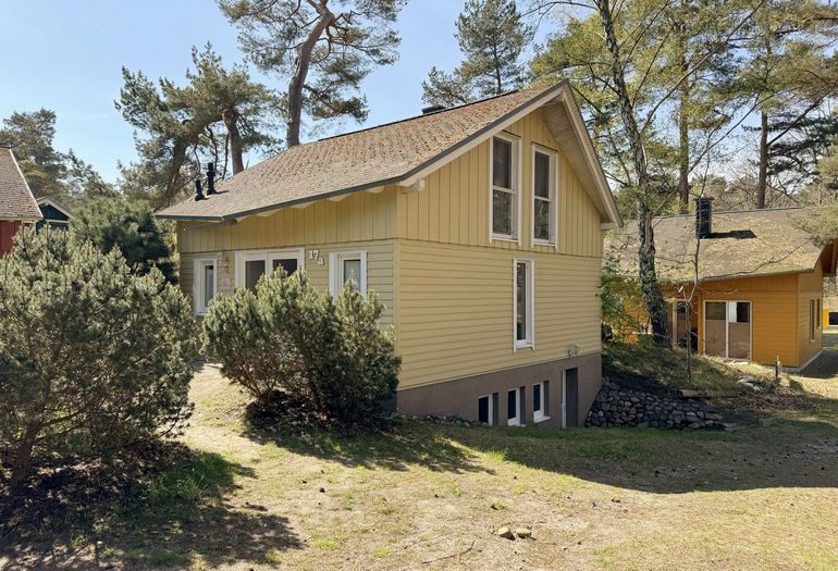 Strandhaus Dünenweg 17a - umgeben von Kiefern Strandhaus Dünenweg 17a - umgeben von Kiefern