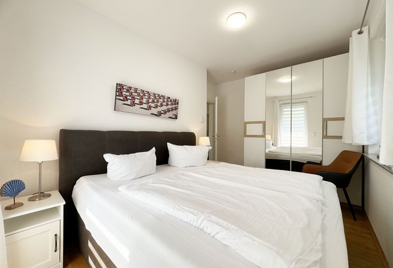 2.Schlafzimmer mit Doppelbett und Kleiderschrank 2.Schlafzimmer mit Doppelbett und Kleiderschrank