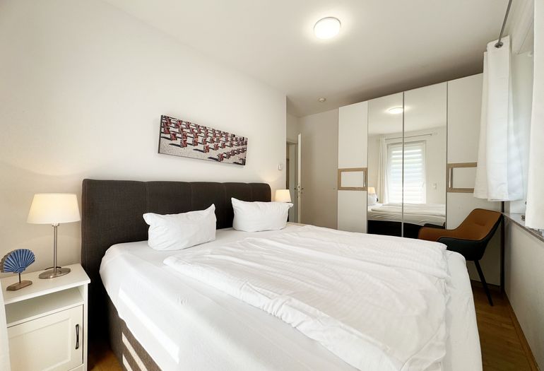 2.Schlafzimmer mit Doppelbett und Kleiderschrank 2.Schlafzimmer mit Doppelbett und Kleiderschrank