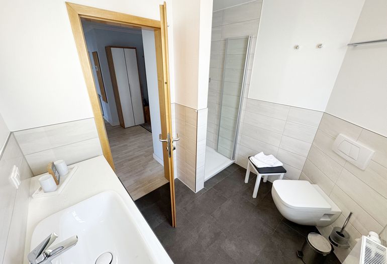 2. Schlafzimmer mit 2 Einzelbetten und Kleiderschrank