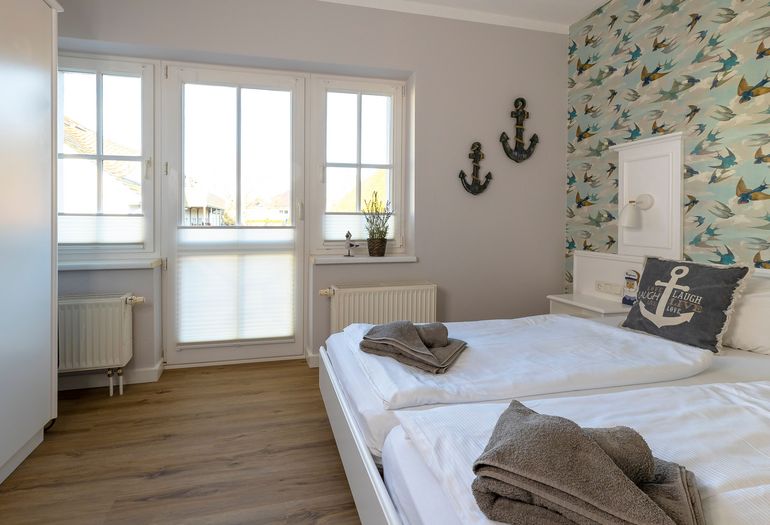 Schlafzimmer mit Doppelbett