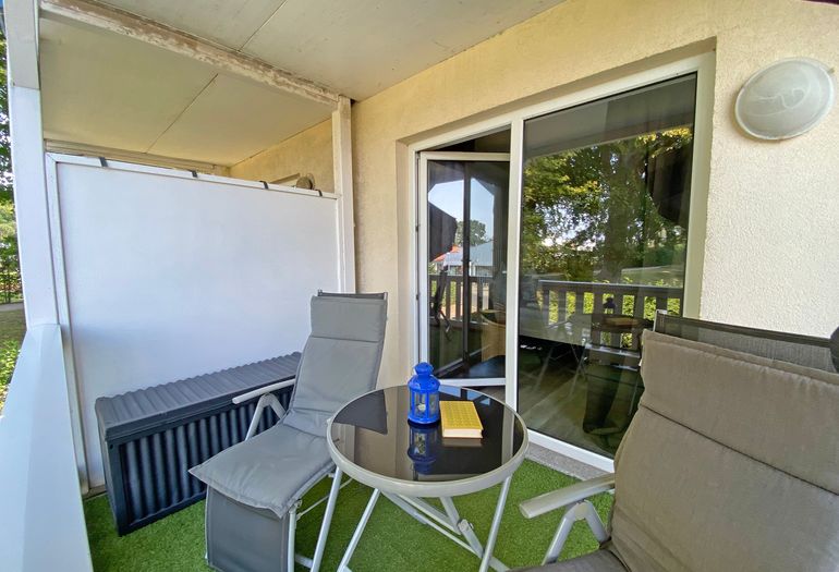 bestuhlter Balkon in ruhiger Lage bestuhlter Balkon in ruhiger Lage