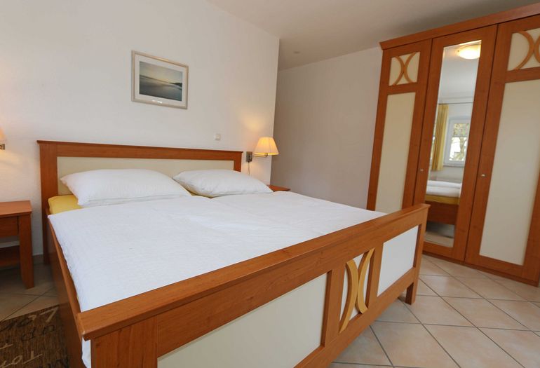 1. Schlafzimmer mit Doppelbett 1. Schlafzimmer mit Doppelbett