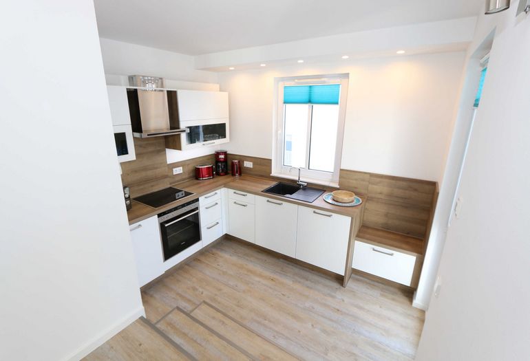 Küchenzeile mit Backofen Küchenzeile mit Backofen