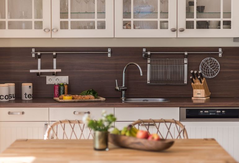 Esstisch mit Küchenzeile