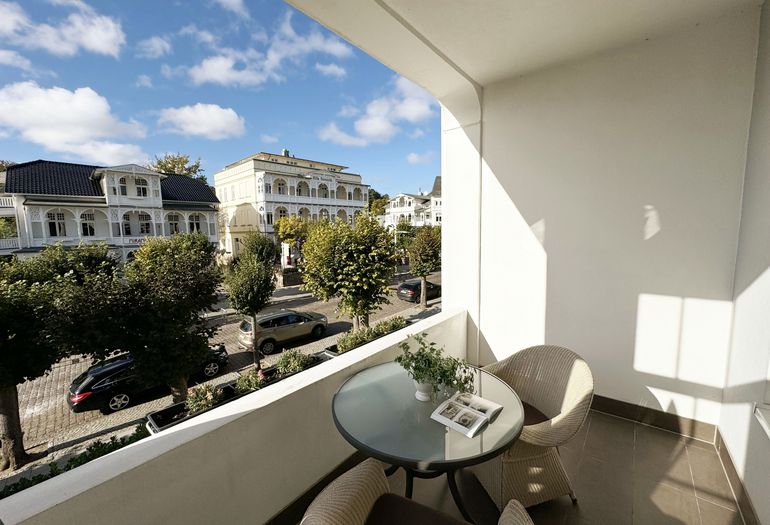 Balkon mit Blick auf die Wilhelmstrasse