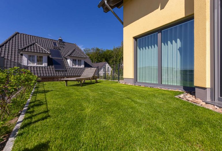 Garten mit Sonnenliege