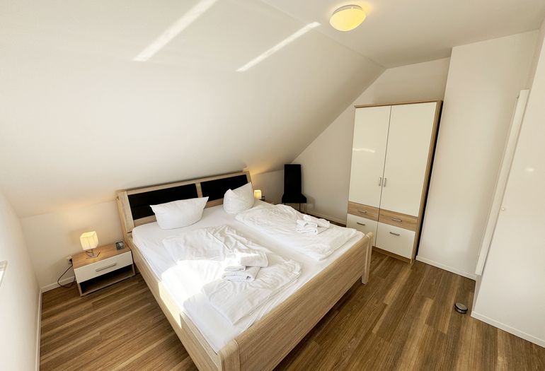 1. Schlafzimmer mit Kleiderschrank 1. Schlafzimmer mit Kleiderschrank