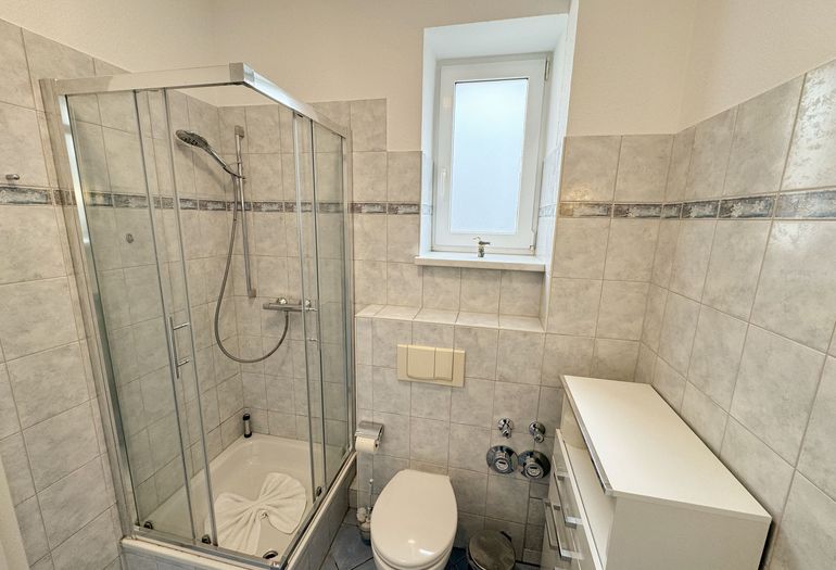 Bad mit Dusche Bad mit Dusche